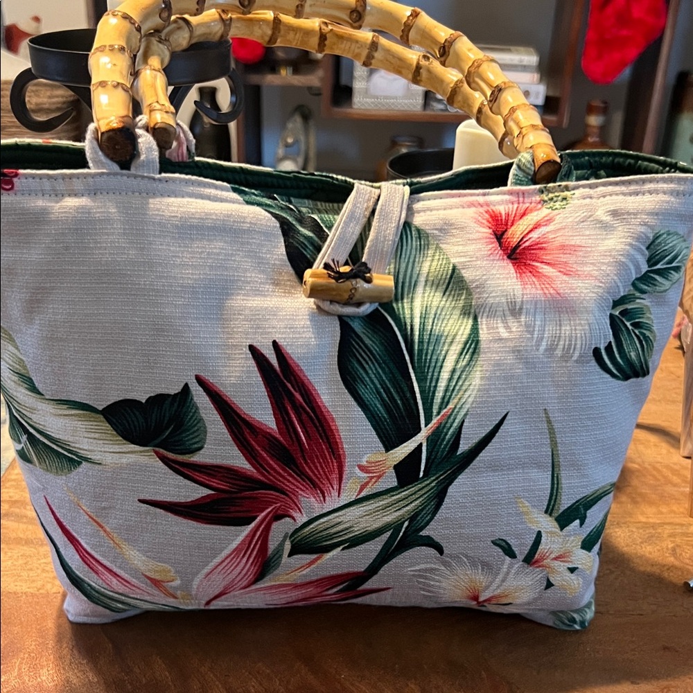 Mailelanis purse.